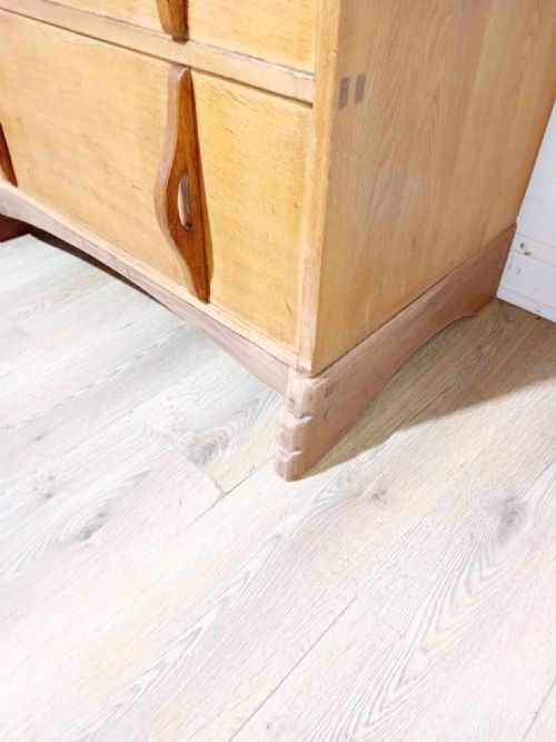 PETER WAALS COTSWOLD SCHOOL OAK CHEST OF DRAWERS - ADDITIONAL PHOTO 11