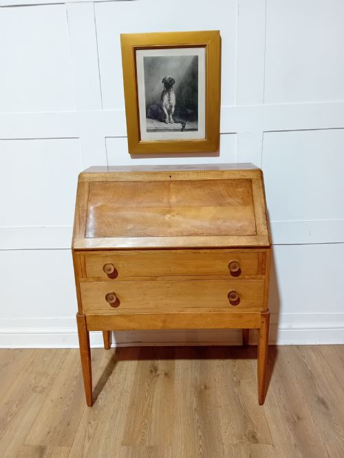 RARE ARTHUR BASIL REYNOLDS COTSWOLD SCHOOL WALNUT BUREAU - ADDITIONAL PHOTO 3