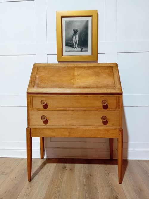RARE ARTHUR BASIL REYNOLDS COTSWOLD SCHOOL WALNUT BUREAU - ADDITIONAL PHOTO 4