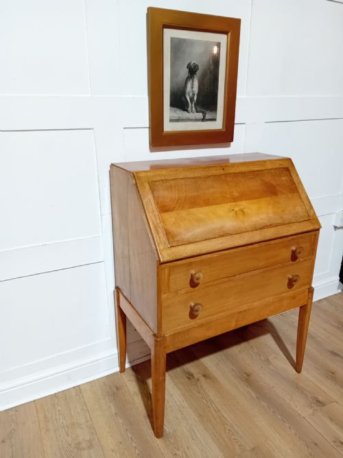 RARE ARTHUR BASIL REYNOLDS COTSWOLD SCHOOL WALNUT BUREAU - ADDITIONAL PHOTO 5