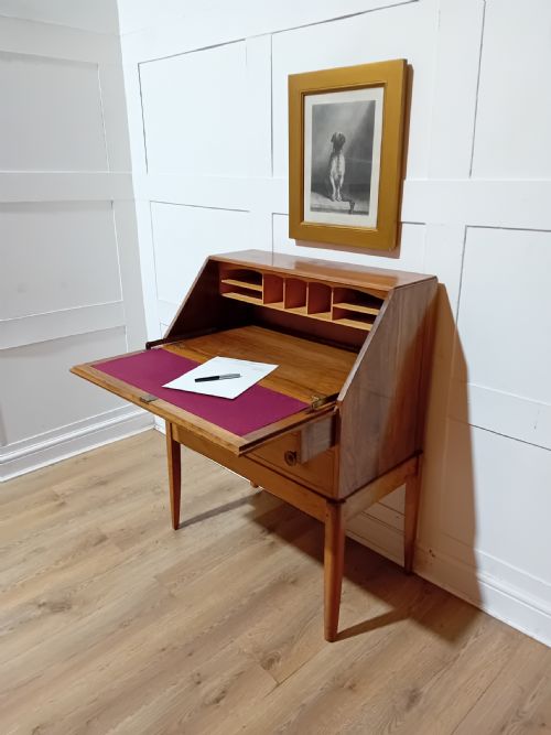 RARE ARTHUR BASIL REYNOLDS COTSWOLD SCHOOL WALNUT BUREAU - ADDITIONAL PHOTO 7