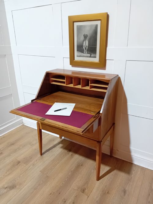 RARE ARTHUR BASIL REYNOLDS COTSWOLD SCHOOL WALNUT BUREAU - ADDITIONAL PHOTO 8