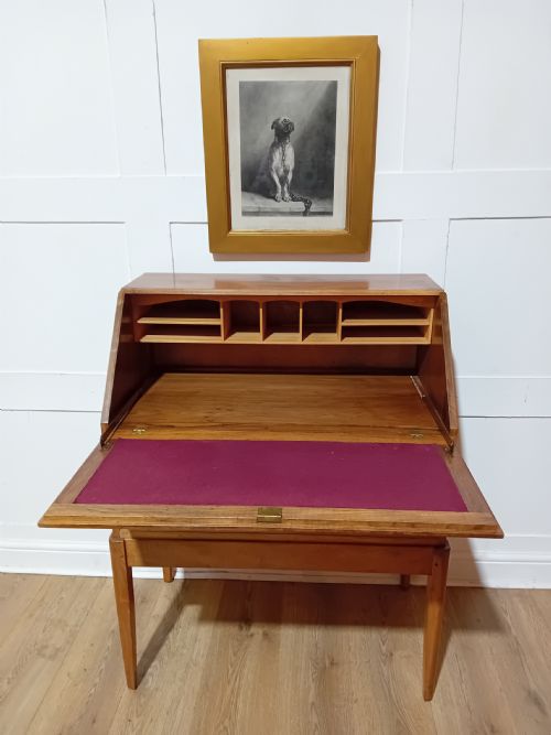 RARE ARTHUR BASIL REYNOLDS COTSWOLD SCHOOL WALNUT BUREAU - ADDITIONAL PHOTO 9