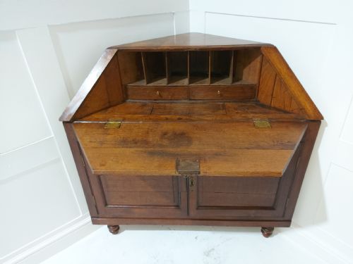 RARE GEORGE I OAK CORNER BUREAU C172030 - ADDITIONAL PHOTO 2