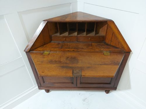 RARE GEORGE I OAK CORNER BUREAU C172030 - ADDITIONAL PHOTO 3