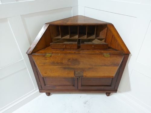 RARE GEORGE I OAK CORNER BUREAU C172030 - ADDITIONAL PHOTO 4