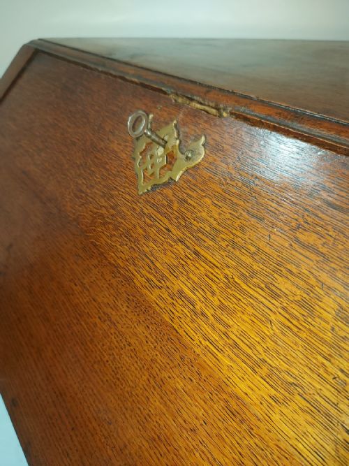 RARE GEORGE I OAK CORNER BUREAU C172030 - ADDITIONAL PHOTO 9