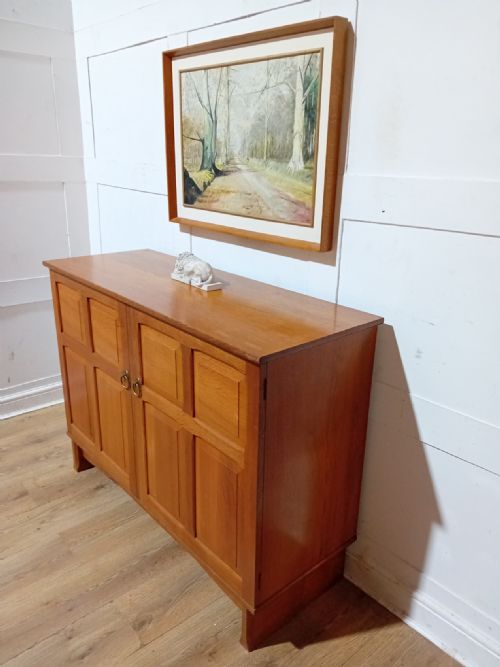 ANTIQUE COTSWOLD SCHOOL OAK SIDEBOARD BY ARTHUR BASIL REYNOLDS - ADDITIONAL PHOTO 3