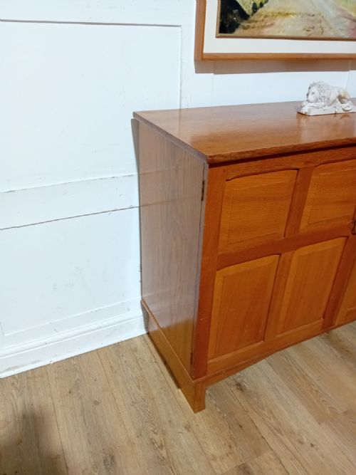 ANTIQUE COTSWOLD SCHOOL OAK SIDEBOARD BY ARTHUR BASIL REYNOLDS - ADDITIONAL PHOTO 6