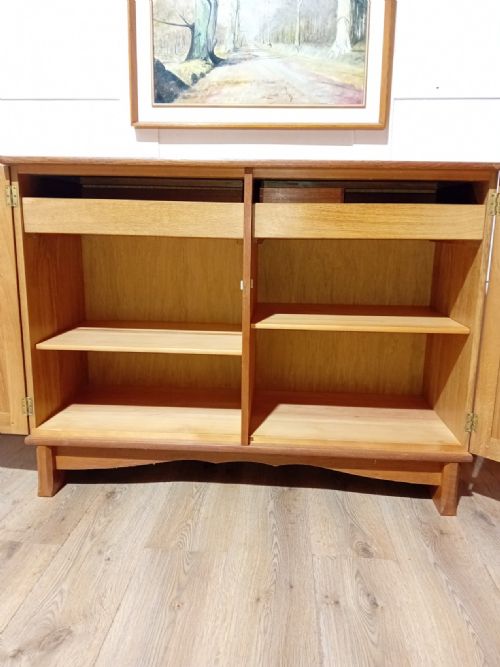 ANTIQUE COTSWOLD SCHOOL OAK SIDEBOARD BY ARTHUR BASIL REYNOLDS - ADDITIONAL PHOTO 10