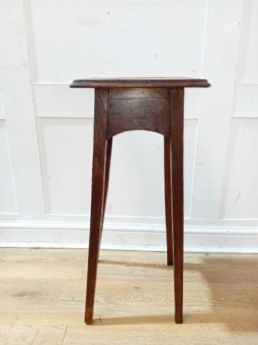 A tall Arts and Crafts dark oak jardiniere stand featuring four red ceramic tiles inset on the top surface and slim tapered legs. View V