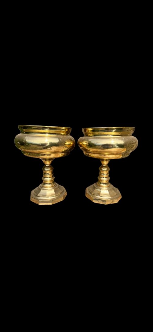 PAIR OF DECORATIVE BRASS GOBLETS - ADDITIONAL PHOTO 1