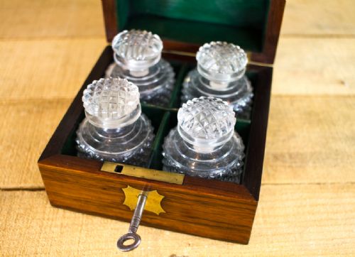 Rosewood Campaign Box 4x Bottles C.1820