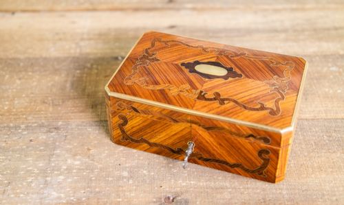 fig 1. kingwood Table Box 1870