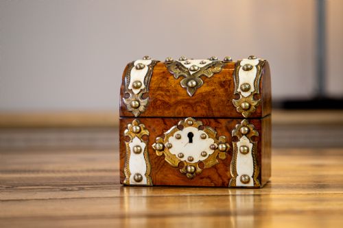Burr Walnut Perfume Box 1870