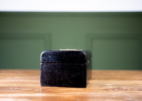 RECTANGULAR LEATHER JEWELLERY BOX 1920 - ADDITIONAL PHOTO 1