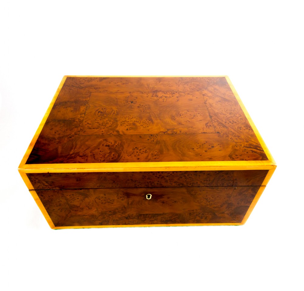 Burr Yew Table Box c.1850