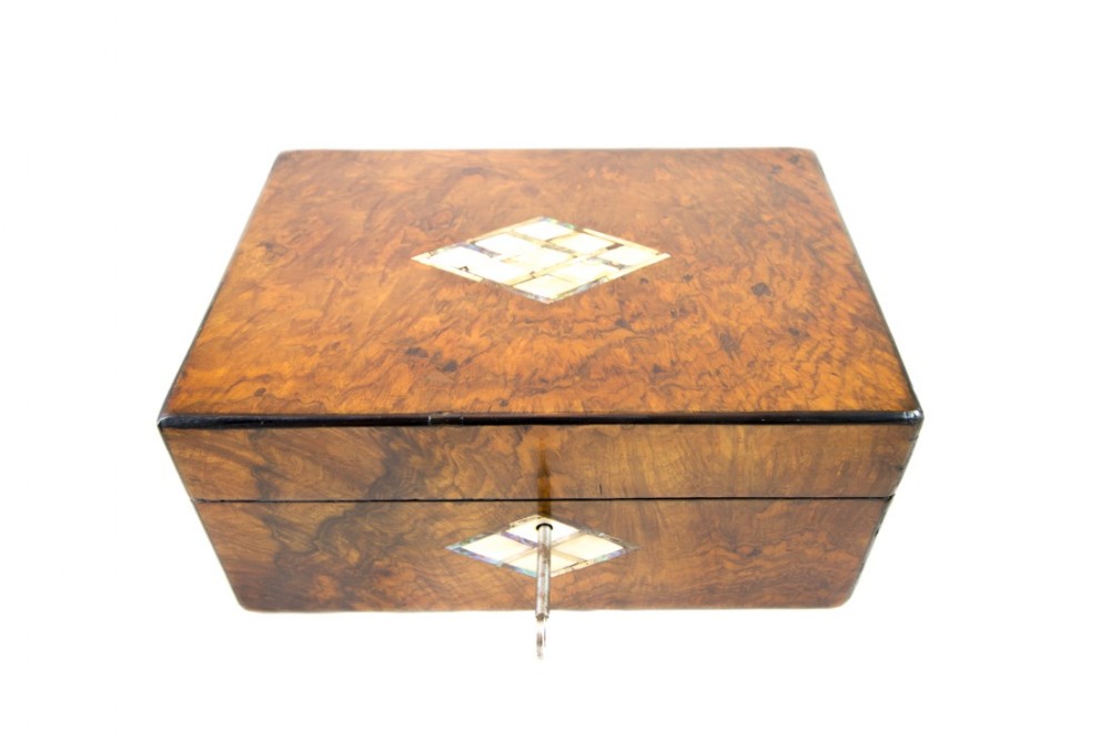 Burr Walnut Table Box c.1870