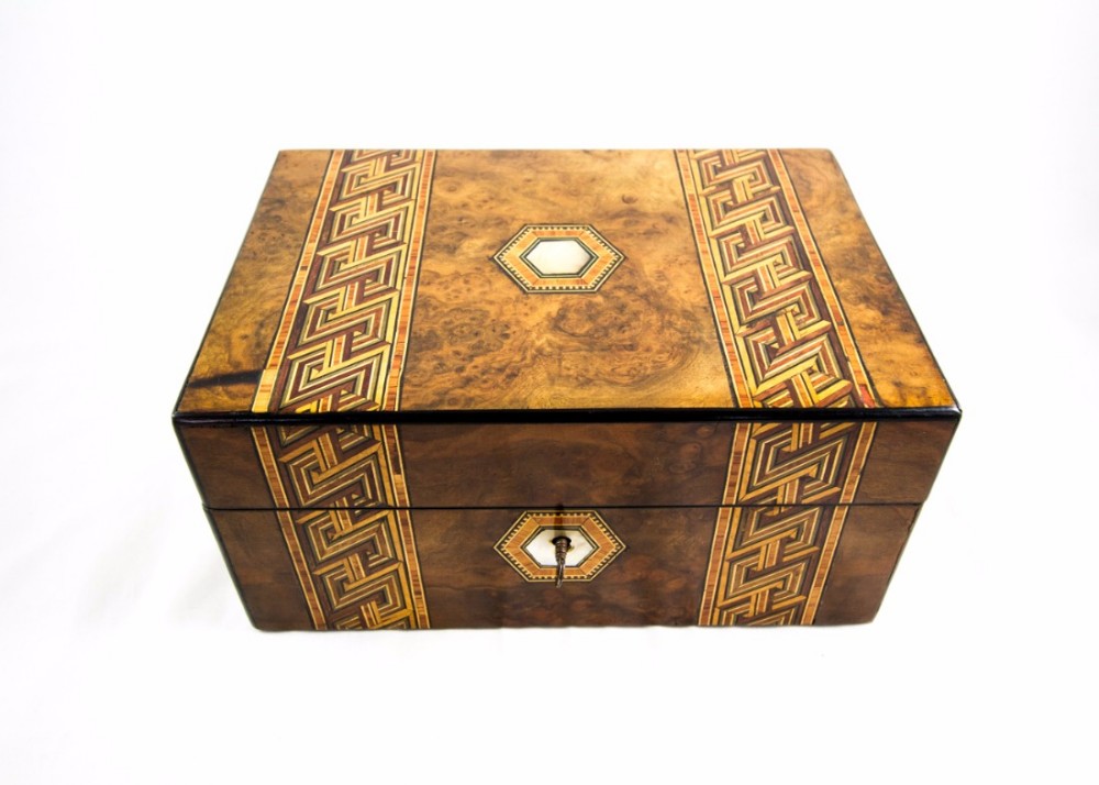 Burr Walnut Table Box c.1860