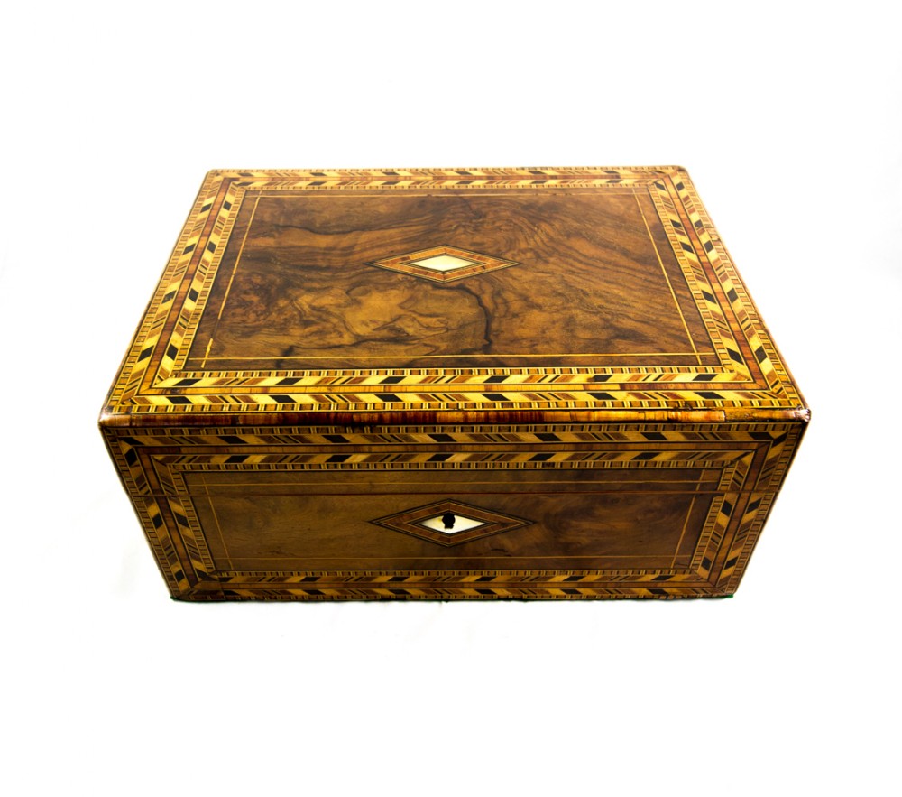Burr Walnut Table Box c.1860