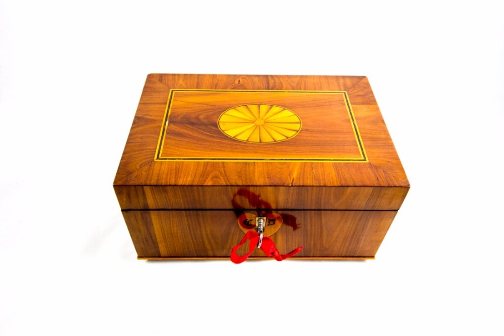Yew wood Table Box c.1910