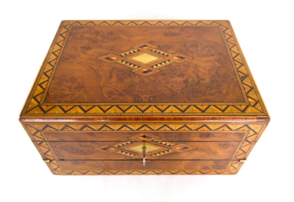 Burr Walnut Ladies Box c.1860