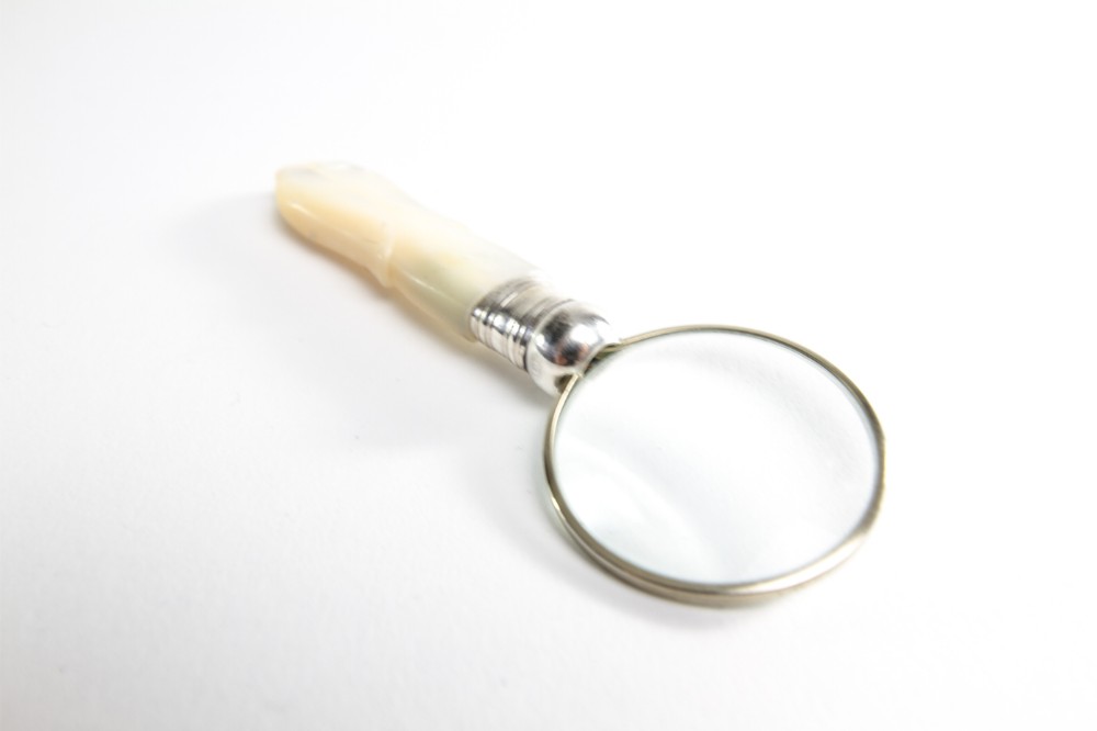 Magnifying Glass Mother of Pearl 3.3 cm