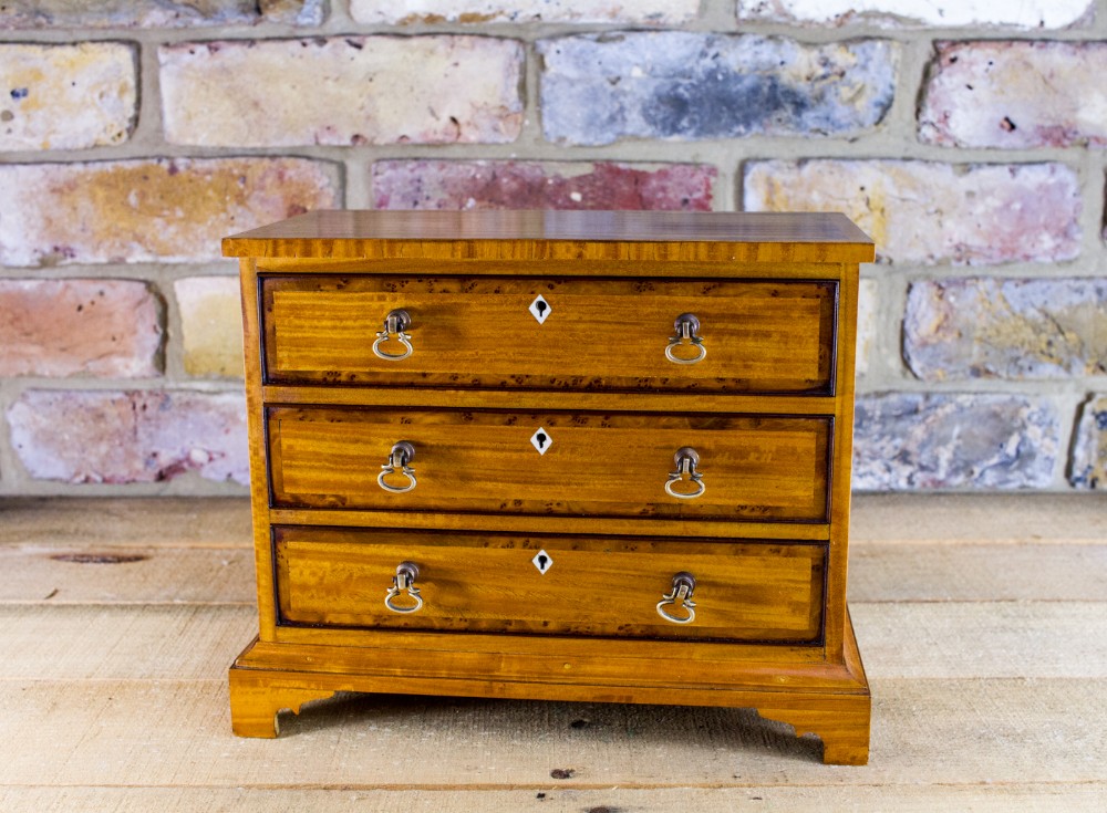 Satinwood Chest of Drawers c.1900
