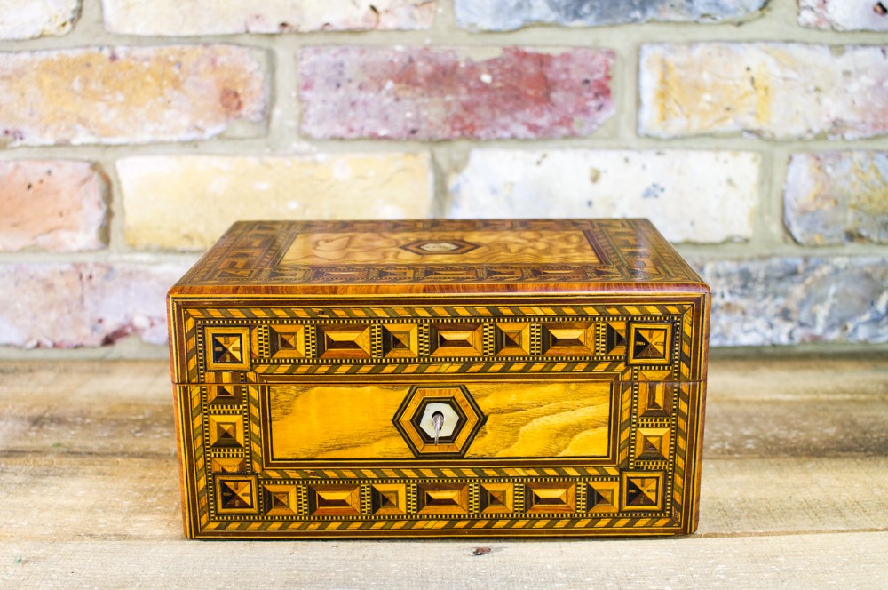 Burr Satinwood with assorted inlay c.1870