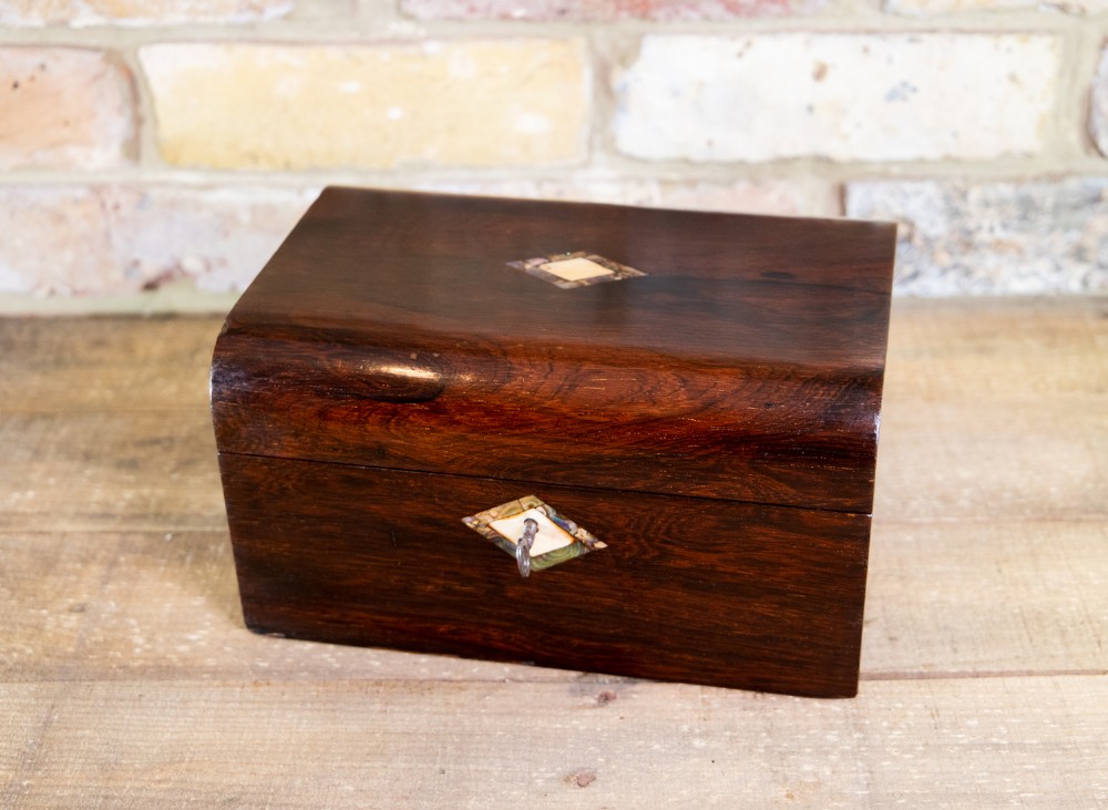 Ladies Box 1840
