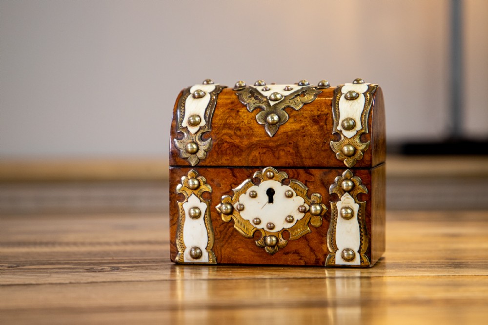 Burr Walnut Perfume Box 1870