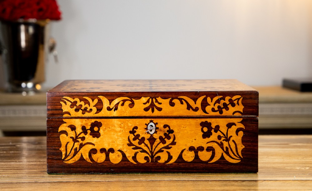 Rosewood & Satin Maple Box 1840