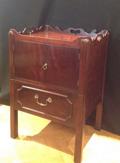 LOVELY MAHOGANY BESIDE COMMODE