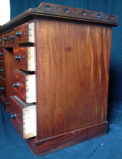 AN EARLY 19TH CENTURY MAHOGANY DESK OR DRESSING TABLE - ADDITIONAL PHOTO 2