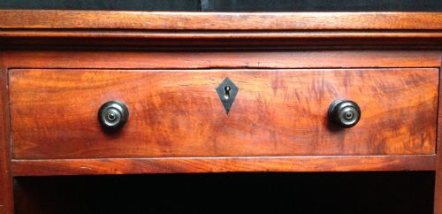AN EARLY 19TH CENTURY MAHOGANY DESK OR DRESSING TABLE - ADDITIONAL PHOTO 4