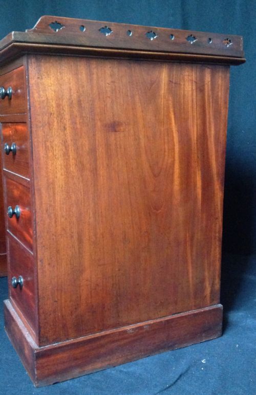 AN EARLY 19TH CENTURY MAHOGANY DESK OR DRESSING TABLE - ADDITIONAL PHOTO 6