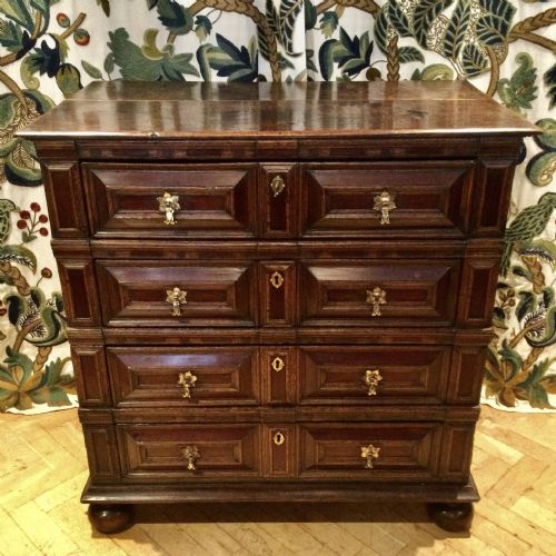 17TH OAK CHEST OF DRAWERS