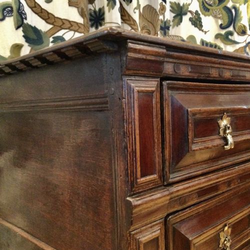 17TH OAK CHEST OF DRAWERS - ADDITIONAL PHOTO 3