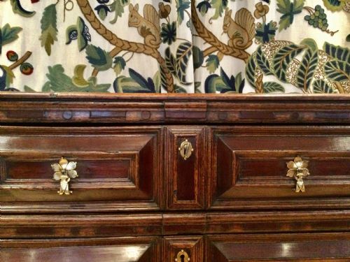 17TH OAK CHEST OF DRAWERS - ADDITIONAL PHOTO 4
