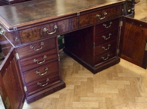 MAHOGANY DESK - ADDITIONAL PHOTO 2