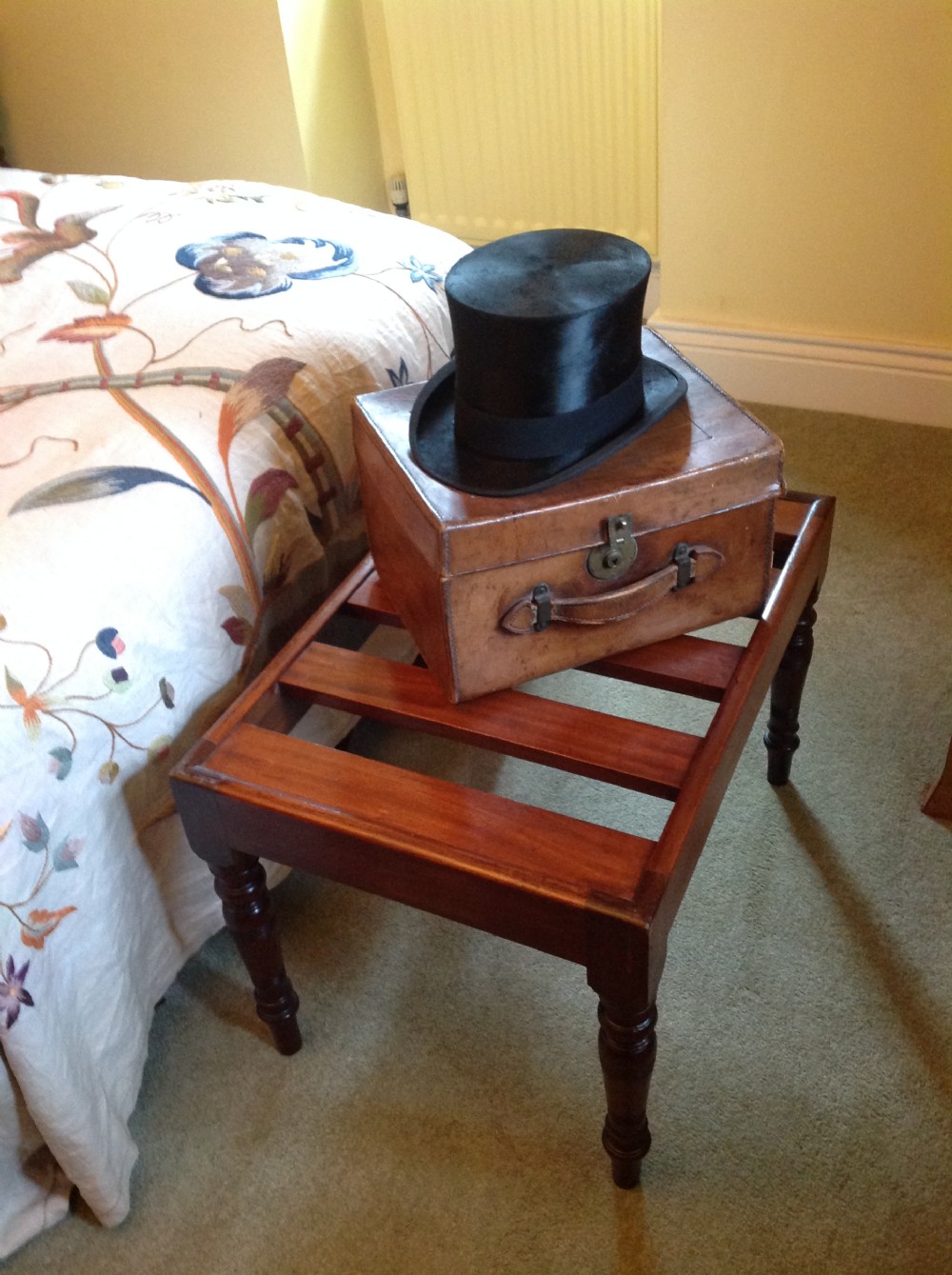 Mahogany luggage suitcase stand View VI