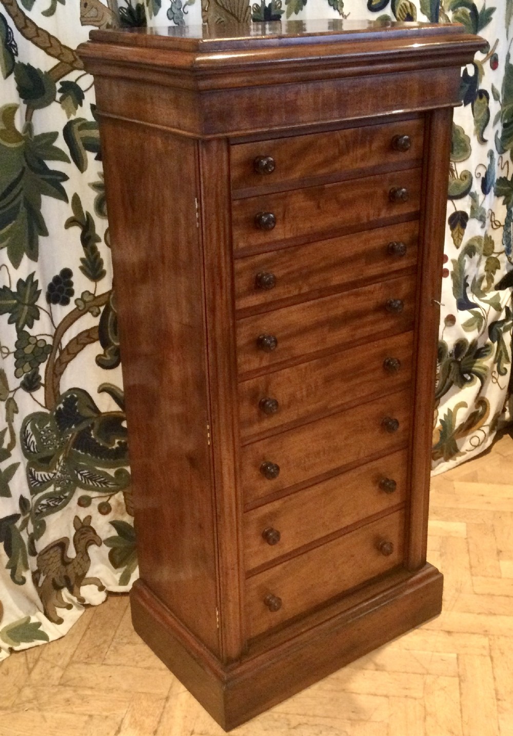 Wellington chest