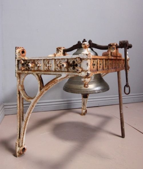 fig 1. Antique Country House Estate Bell & Wall Bracket.