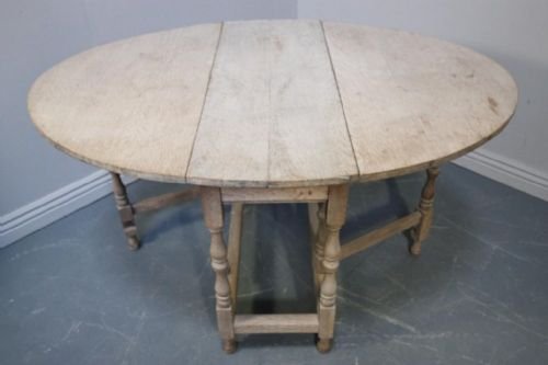 1930'S 'Heals' Oak Gate Leg Dining Table.