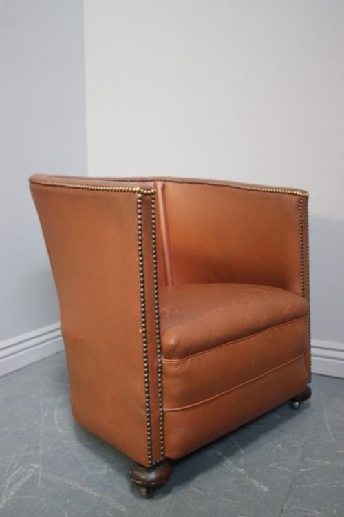 fig 1. 1930's English Leather Tub Chair.