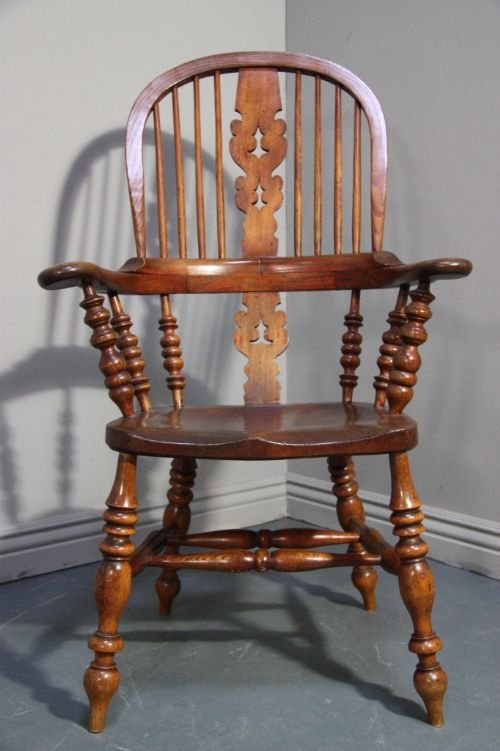 Beautiful Antique Elm Windsor Chair