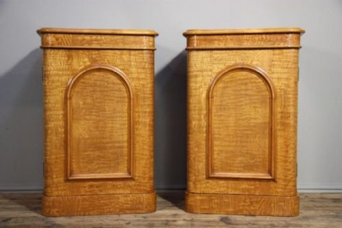 Pair of Top Quality Antique Bedside Cabinets.