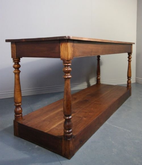 Beautiful Antique Walnut Drapers Centre Table.