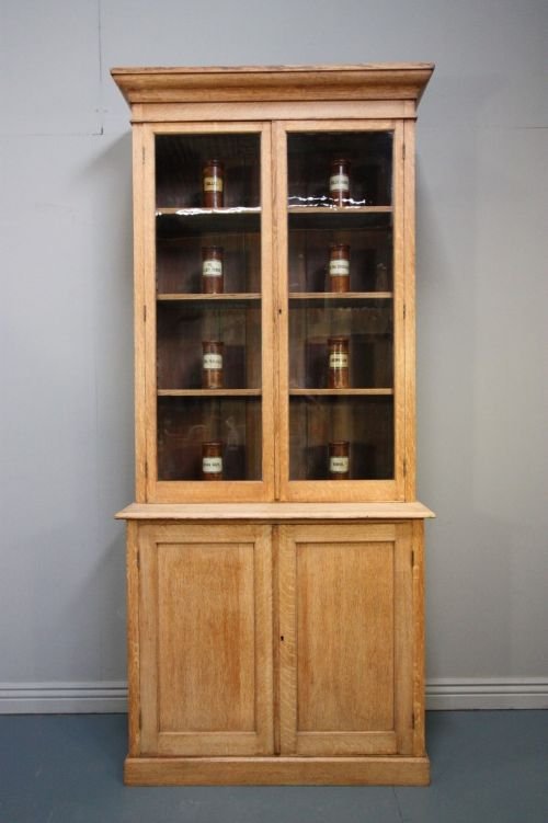 Good Quality Antique Oak Bookcase/cupboard