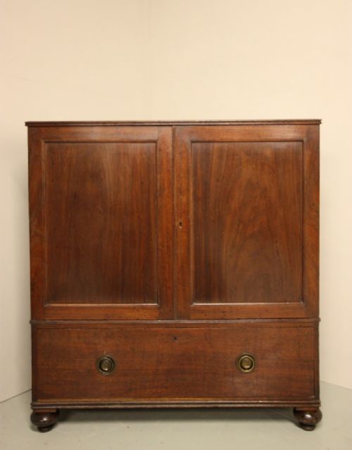 Georgian Antique Mahogany Cupboard